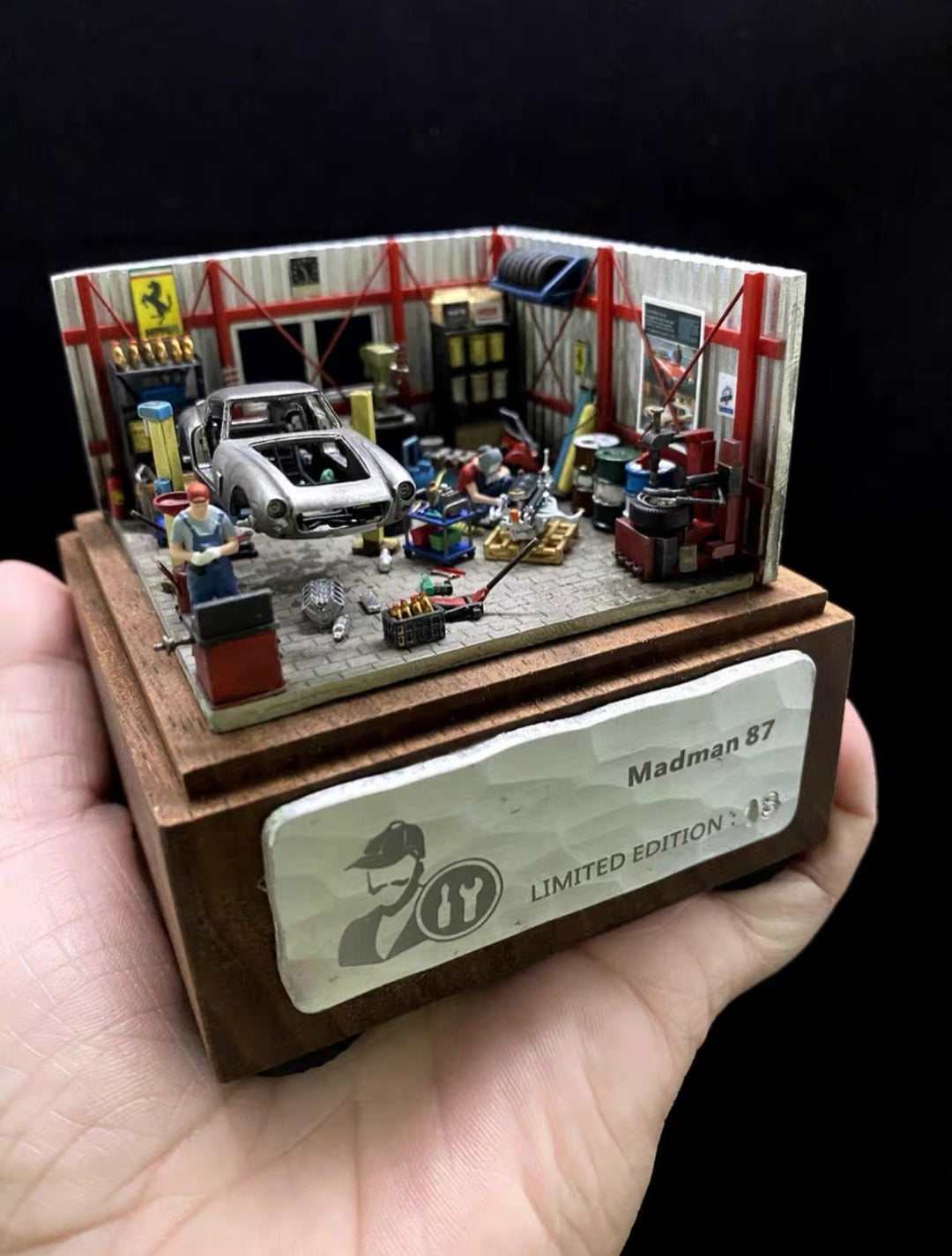 Ferrari 250 Berlinetta SWB Garage Diorama (Madman 87) [1:87 scale]
