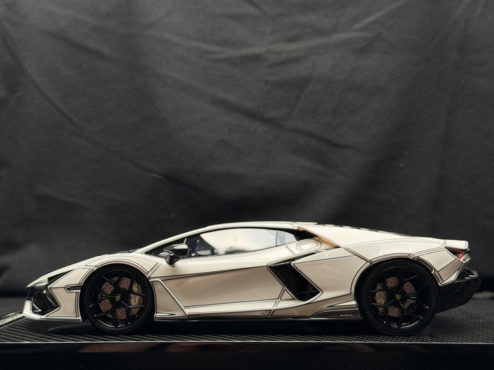 Lamborghini Revuelto (White/Black) [Ultra Unique] 1/18 scale