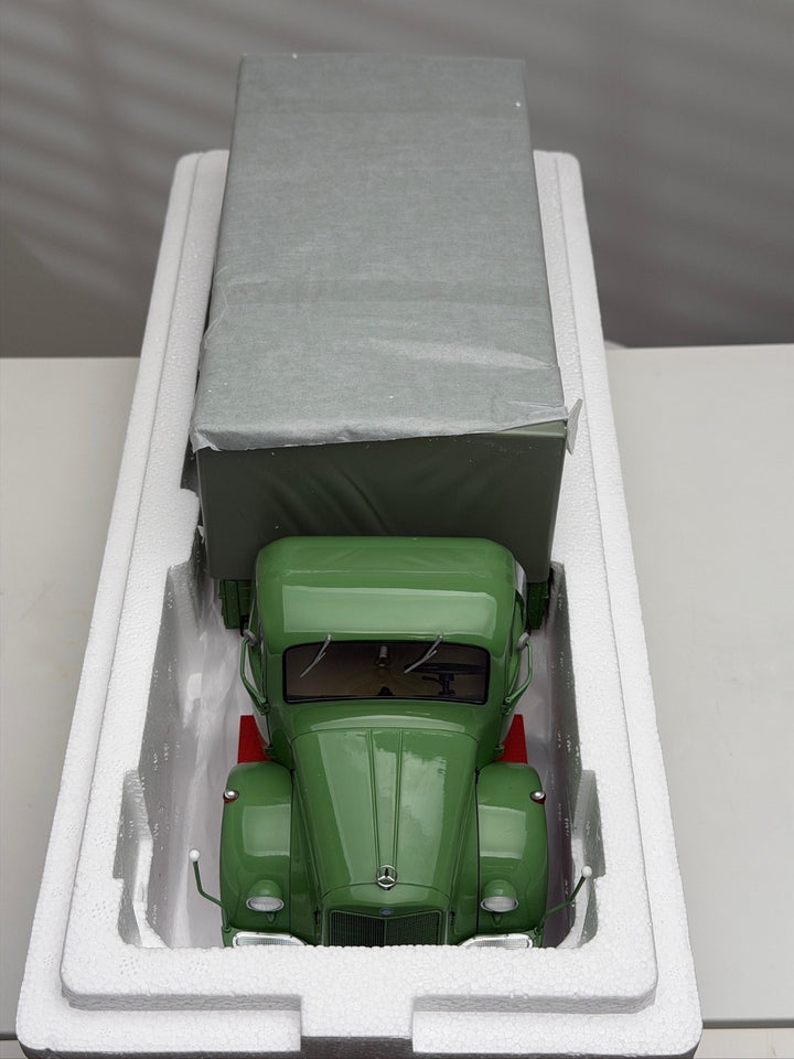1950 Mercedes-Benz L3500 (Green/ Red) [Schuco] 1/18 scale