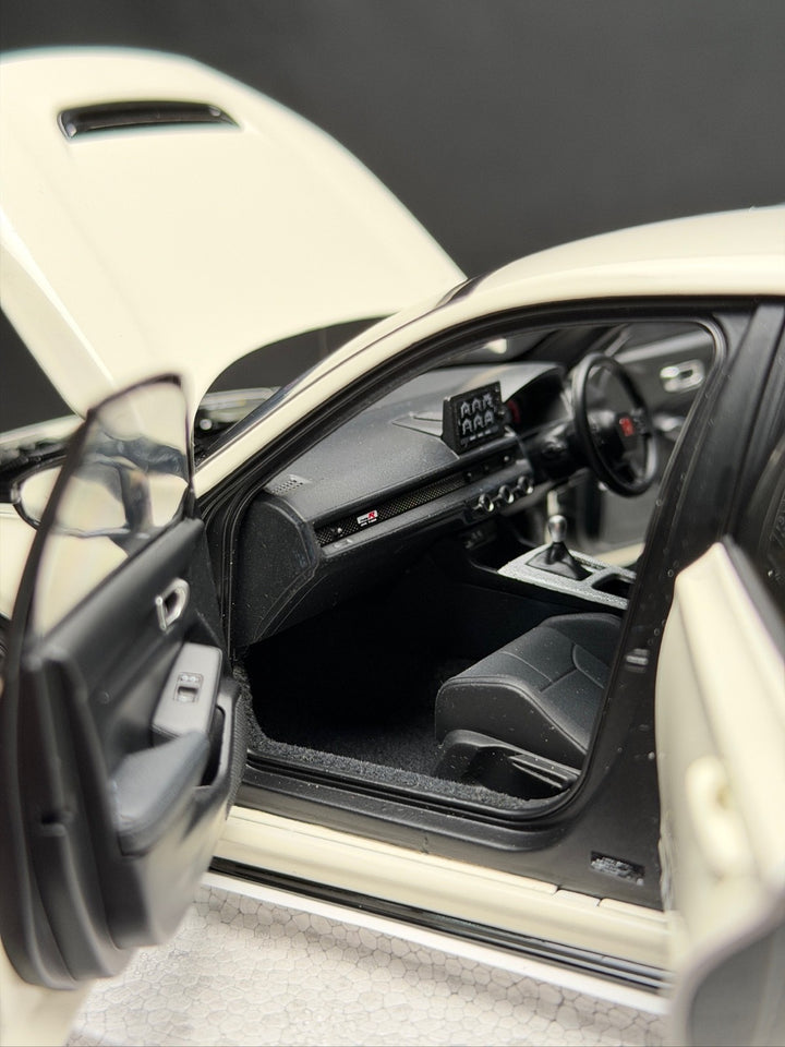 Honda Civic Type R HKS (White) [Motorhelix] 1/18 scale