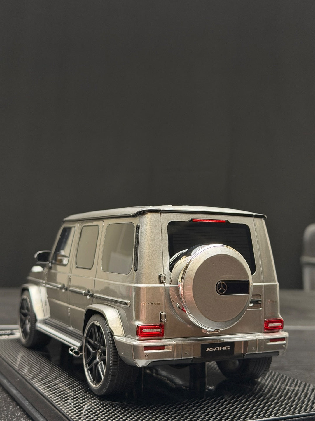 Mercedes-AMG G63 (Dark Silver) [Dino Model] 1/18 scale