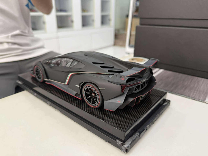 Lamborghini Veneno (Matte Black) [MR Collection] 1/18 scale