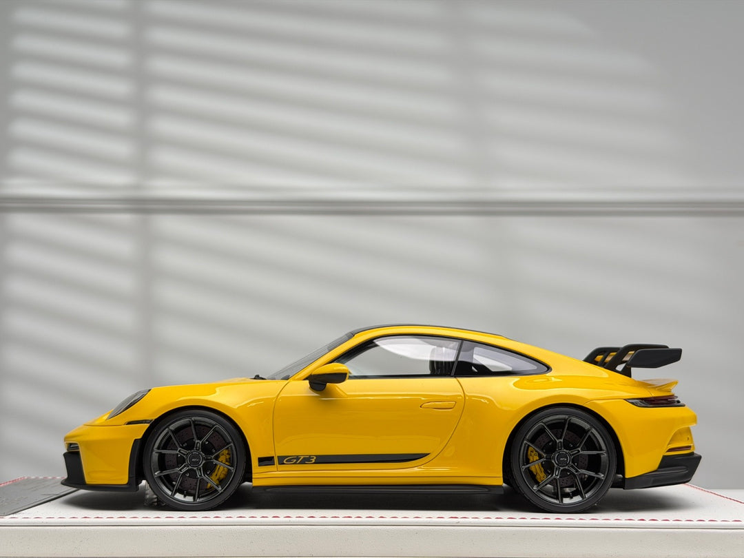 Porsche 911 GT3 (Racing Yellow) [Davis & Giovanni] 1/18 scale