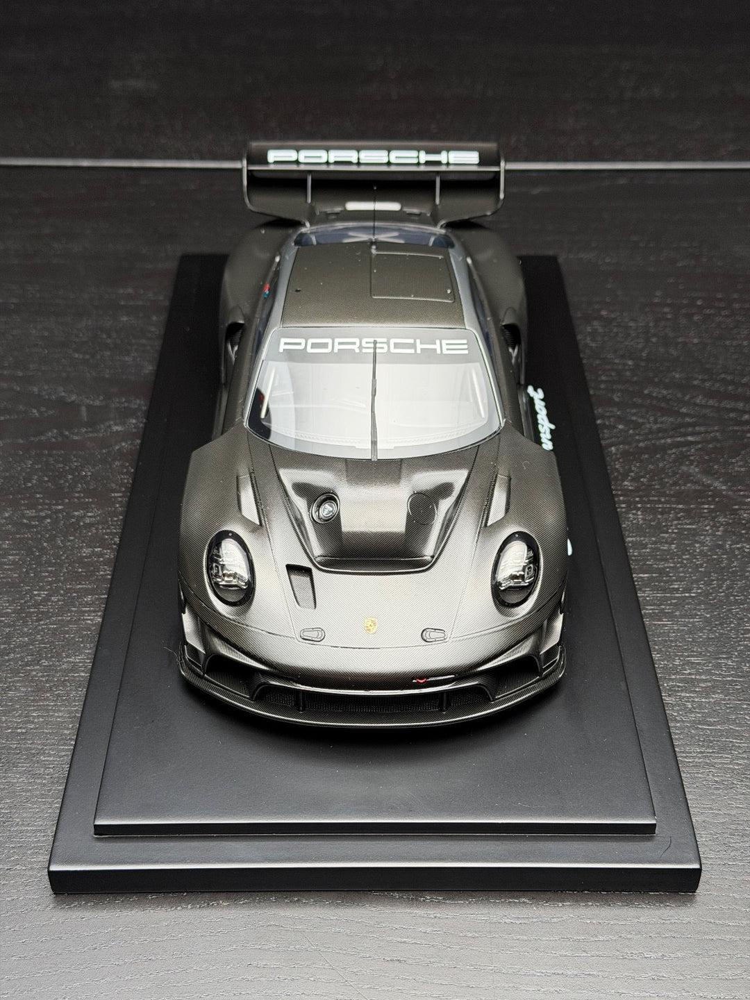 Porsche 911 GT3 R Rennsport (Carbon Fiber) [Spark] 1:18 scale