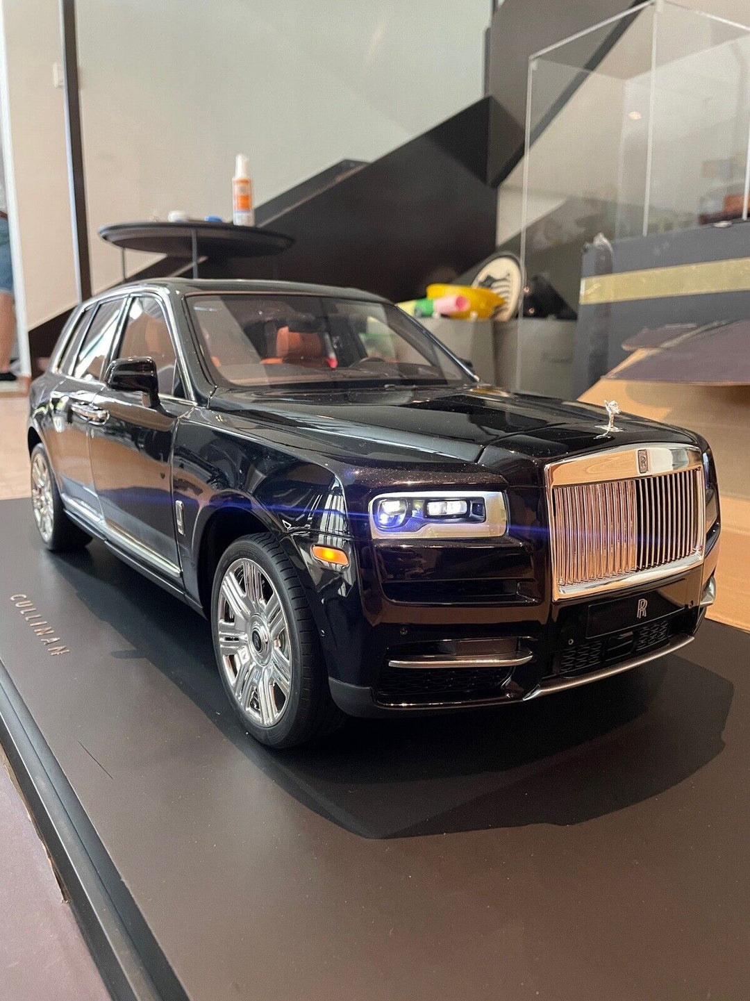 Rolls-Royce Cullinan (Gloss Black) [Amalgam] 1:8 scale