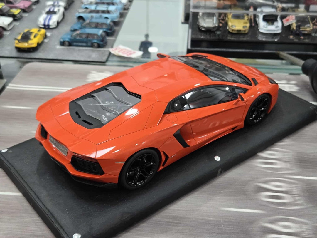 Lamborghini Aventador (Gloss Orange) [MR Collection] 1/18 scale