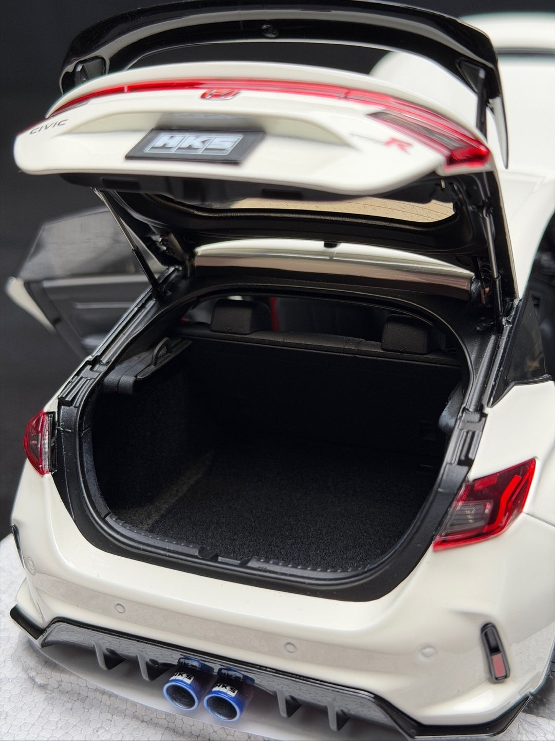 Honda Civic Type R HKS (White) [Motorhelix] 1/18 scale