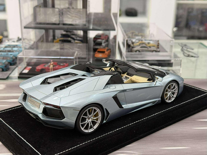 Lamborghini Aventador Roadster LP700-4 (Ice Blue) [MR Collection] 1/18 scale