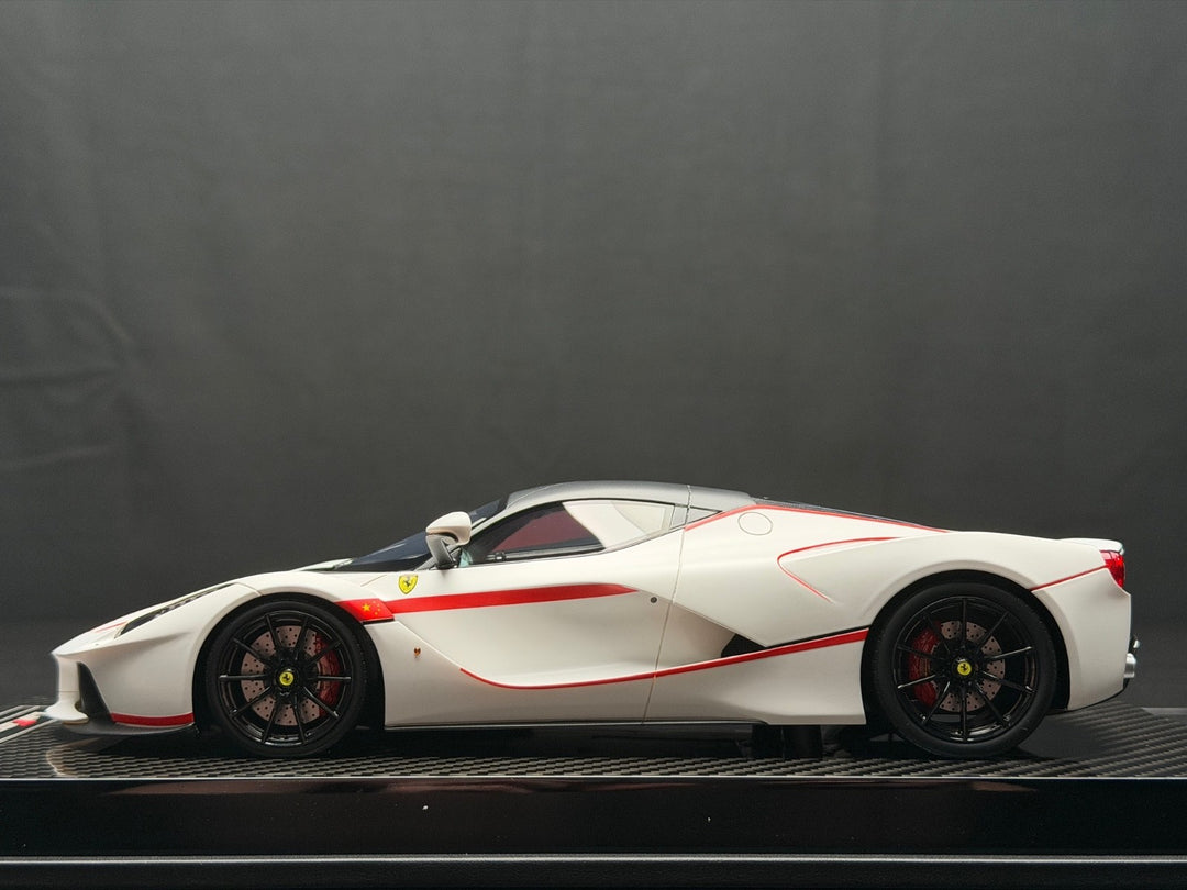 Ferrari LaFerrari (Matt White) [Gavin] 1:18 scale