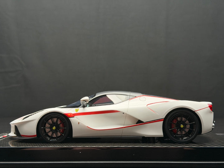 Ferrari LaFerrari (Matt White) [Gavin] 1:18 scale