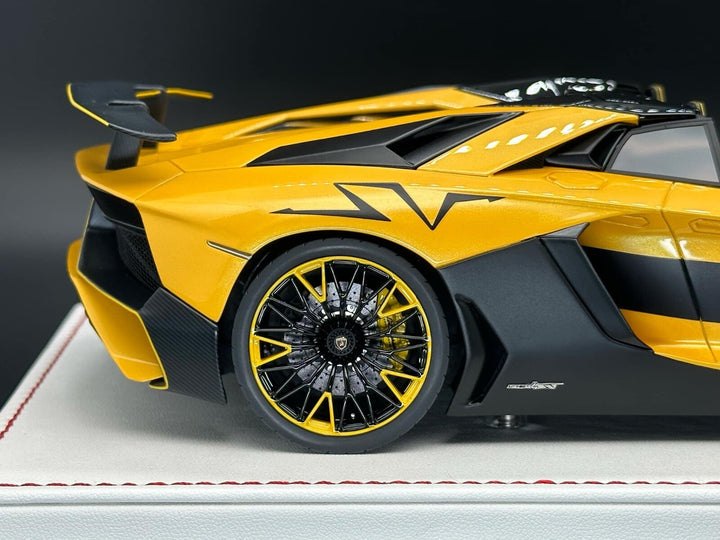 Lamborghini Aventador Roadster LP750-4 SV (Yellow) [Davis & Giovanni] 1:18 scale