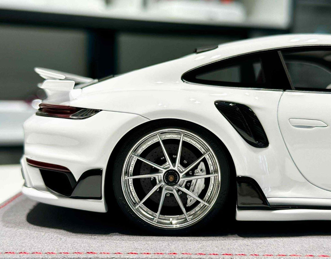 Porsche 911 Turbo S TechArt (Gloss White) [Davis & Giovanni] 1/18 scale
