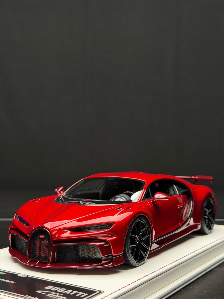 BUGATTl Chiron Pur Sport (Red/ Red Carbon) [Davis & Giovanni] 1:18 scale
