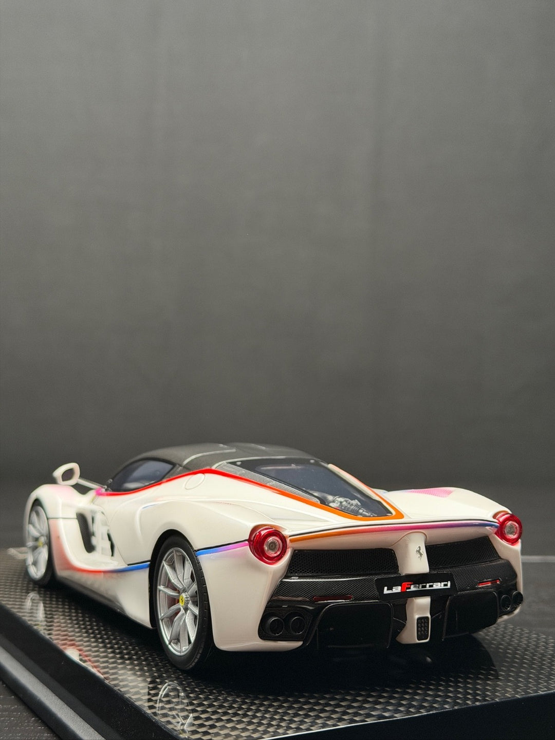 Ferrari LaFerrari (Pearl White) [Gavin] 1:18 scale