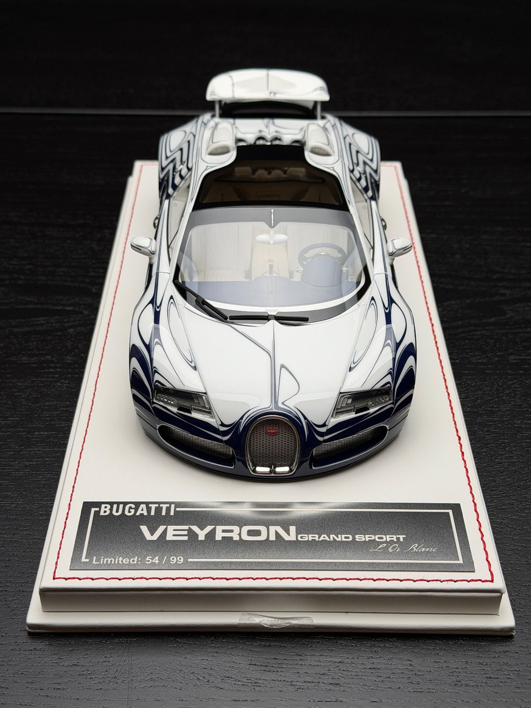 Bugatti Veyron Grand Sport (L'or Blanc) [Davis & Giovanni] 1:18 scale