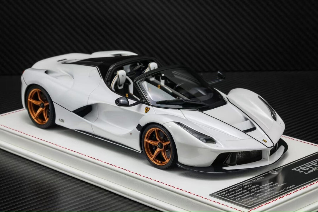Ferrari LaFerrari Aperta (White) [Davis & Giovanni] 1:18 scale
