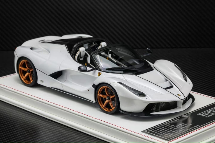 Ferrari LaFerrari Aperta (White) [Davis & Giovanni] 1:18 scale