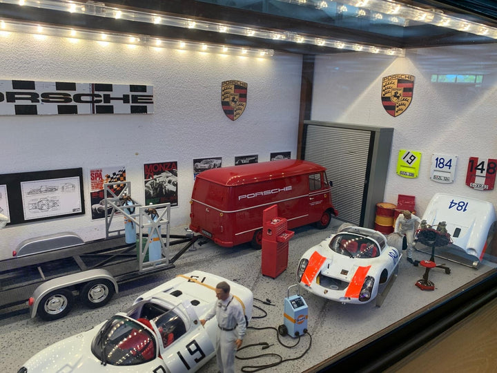 Classic Porsche Garage/ Workshop Diorama with Lights [1:18 scale]