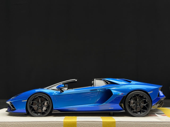 Lamborghini Aventador Ultimae Roadster (Blue) [MakeUp Eidolon] 1/18 scale