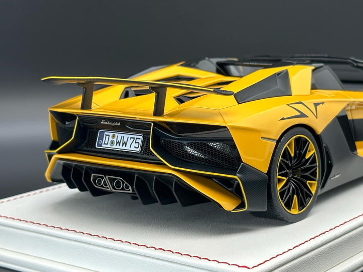 Lamborghini Aventador Roadster LP750-4 SV (Yellow) [Davis & Giovanni] 1:18 scale