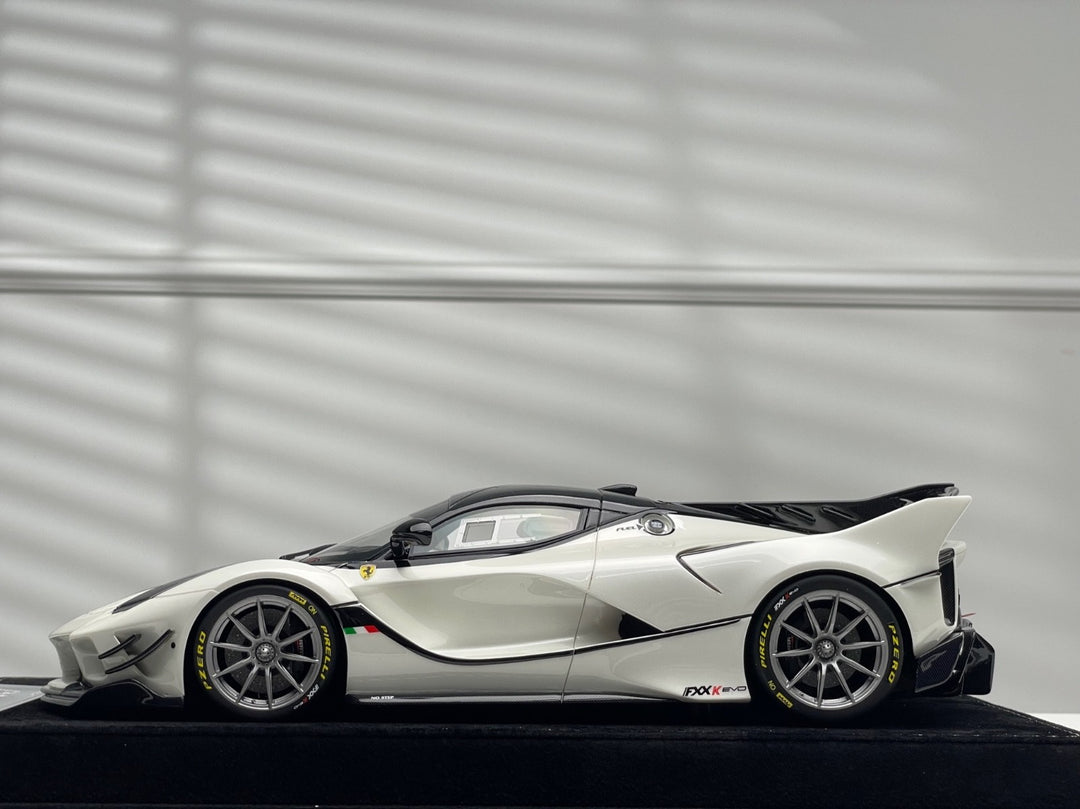 Ferrari FXX-K EVO (White/ Black) [Henson&Heaven] 1/18 scale