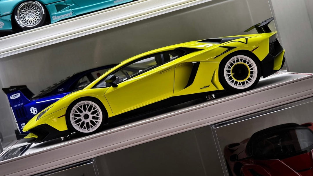 Lamborghini Aventador LP750-4 SV (Neon Yellow) [Davis & Giovanni] 1/18 scale
