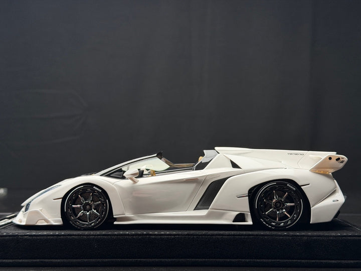 Lamborghini Veneno Roadster (White) [Henson&Heaven] 1/18 scale