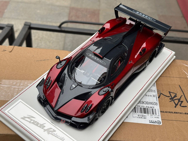 Pagani Zonda Revolución (Red Carbon Fiber) [Dino Model] 1/18 scale