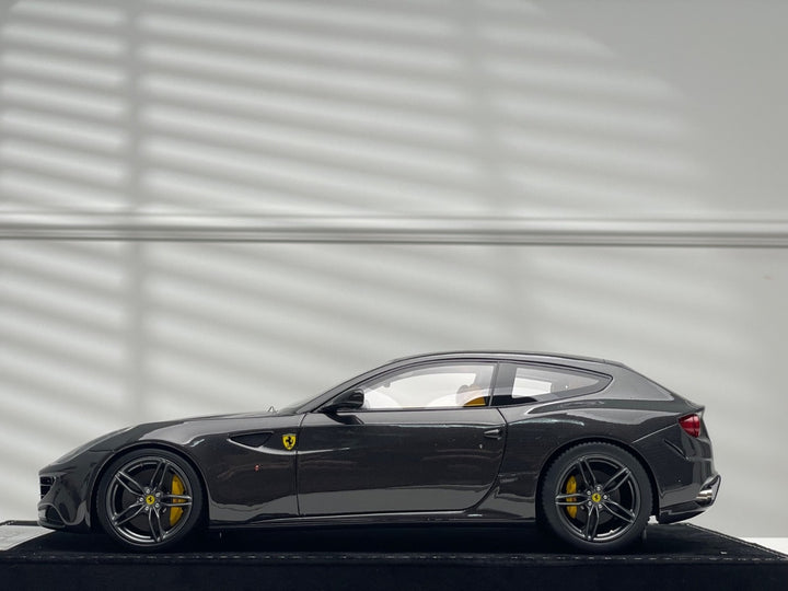 Ferrari FF (Carbon Fiber) [Henson&Heaven] 1/18 scale