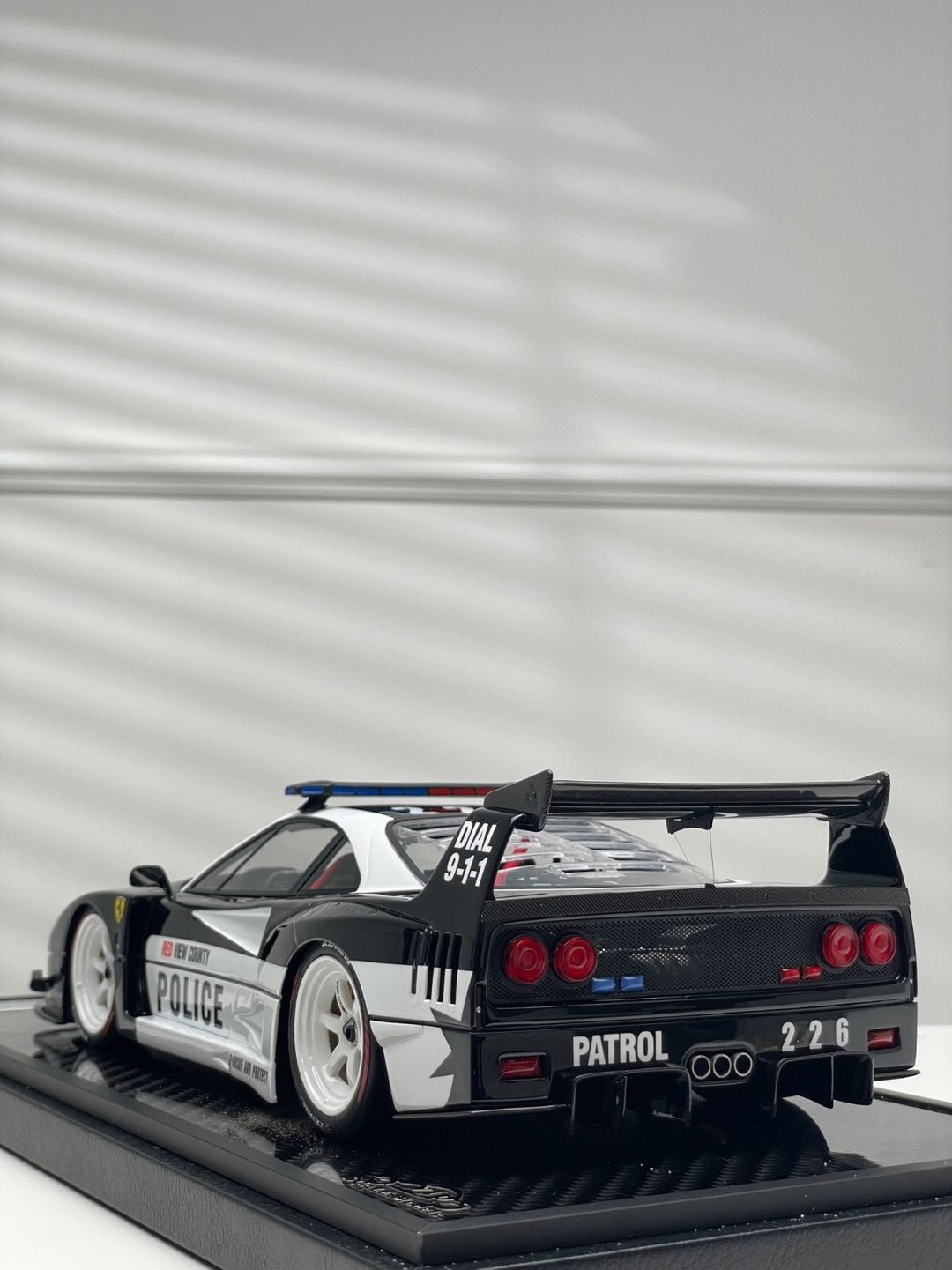 Ferrari F40 LBWK (Red View County Police) [VIP scale Models] 1/18 scale