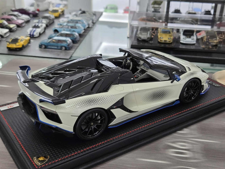 Lamborghini Aventador SVJ Roadster (White/ Blue) [MR Collection] 1/18 scale