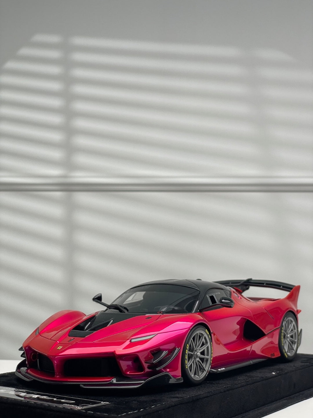 Ferrari FXX-K EVO (Flash Pink) [Henson&Heaven] 1/18 scale