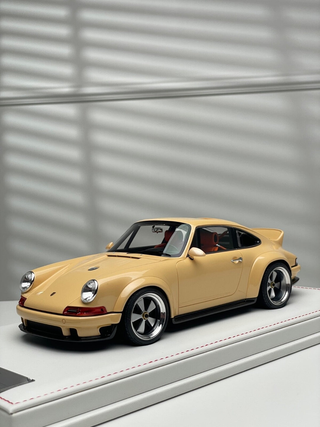 Porsche 911 Singer DLS (Ivory) [IVY Merit Model] 1/18 scale