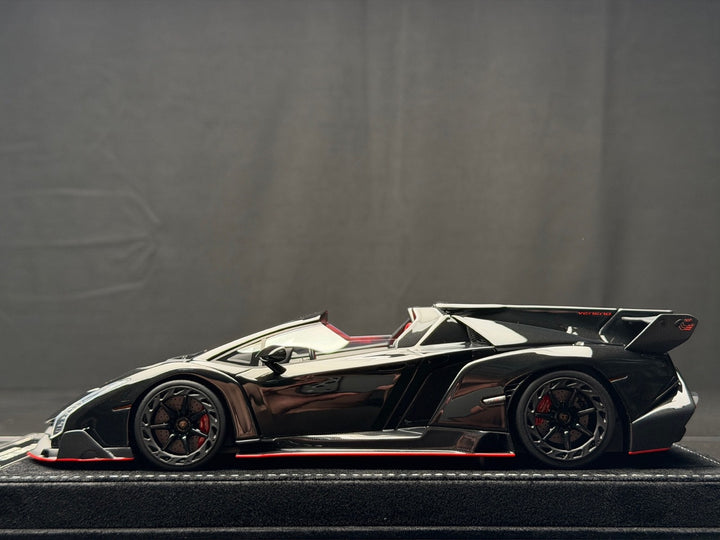 Lamborghini Veneno Roadster (Black) [Henson&Heaven] 1/18 scale