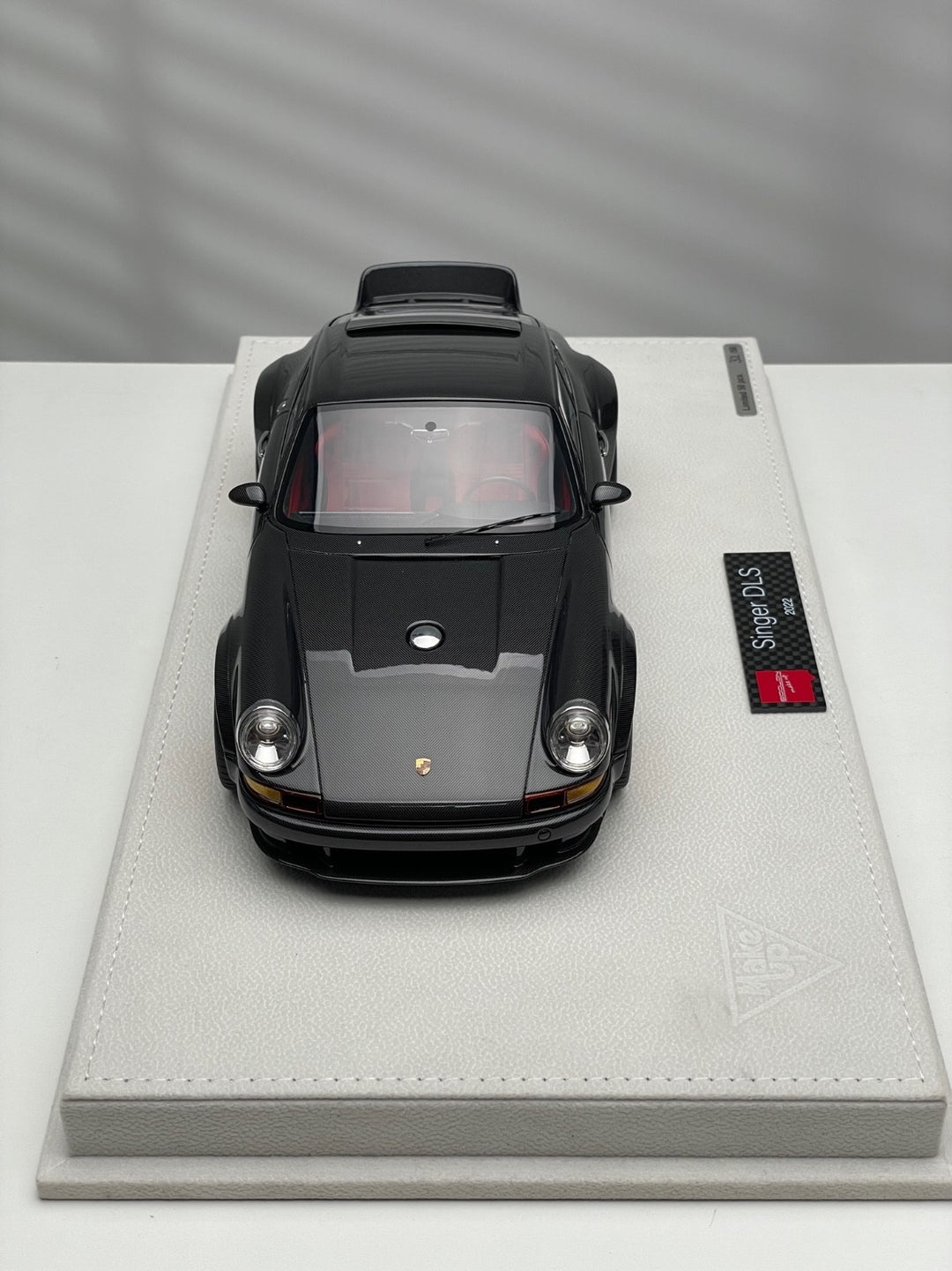 Porsche 911 Singer DLS (Gloss Carbon Fiber/ Red) [Make up Eidolon] 1/18 scale