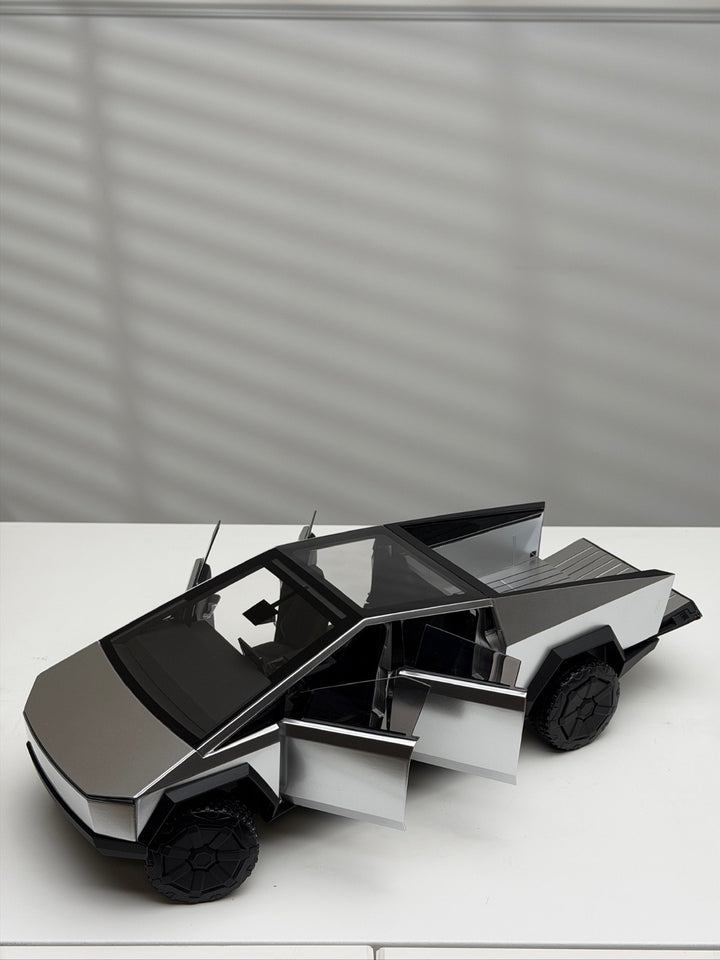 Tesla Cybertruck (Titanium) [Tesla] 1:18 scale