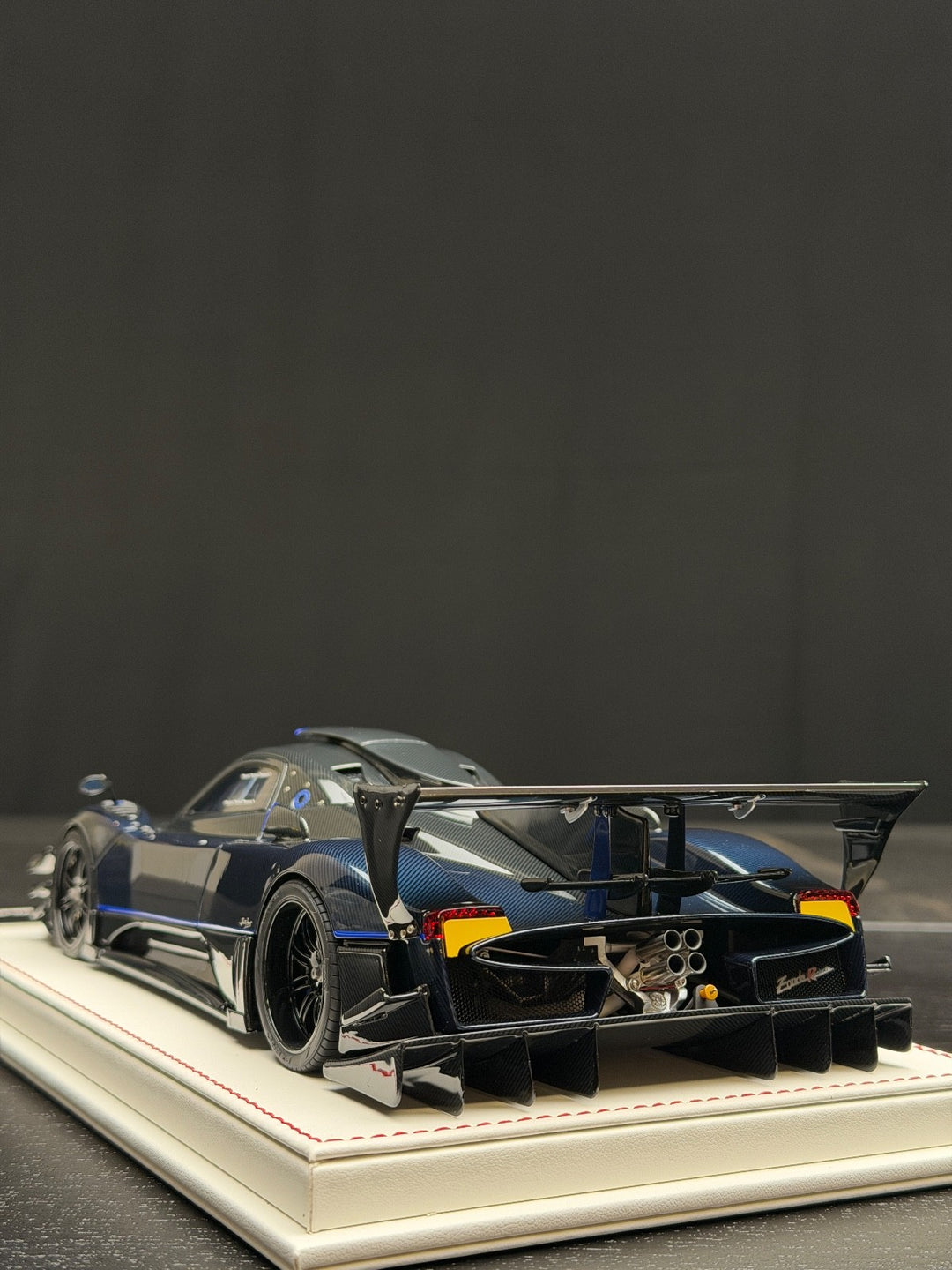Pagani Zonda Revolucion (Blue Carbon) [Dino Model] 1/18 scale
