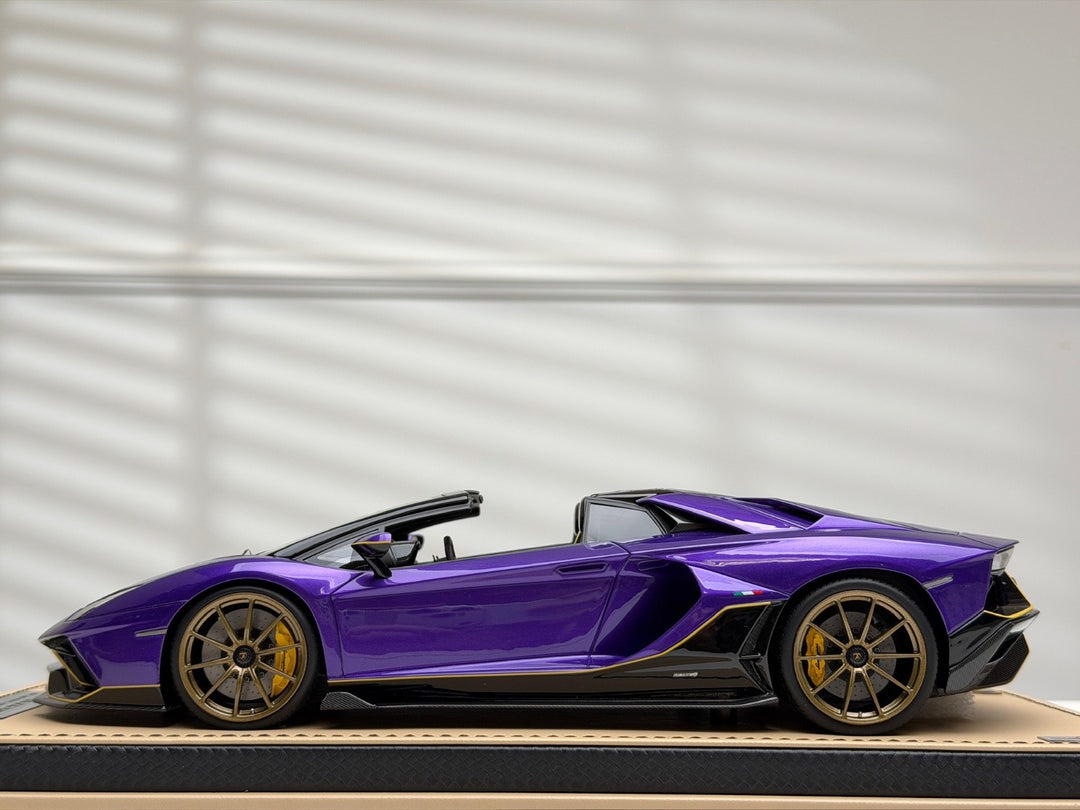 Lamborghini Aventador Ultimae Roadster (Purple) [MR Collection] 1/18 scale