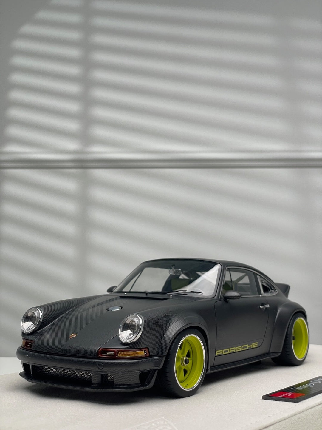 Porsche 911 Singer DLS (Matte Carbon Fiber/ Green) [Make up Eidolon] 1/18 scale