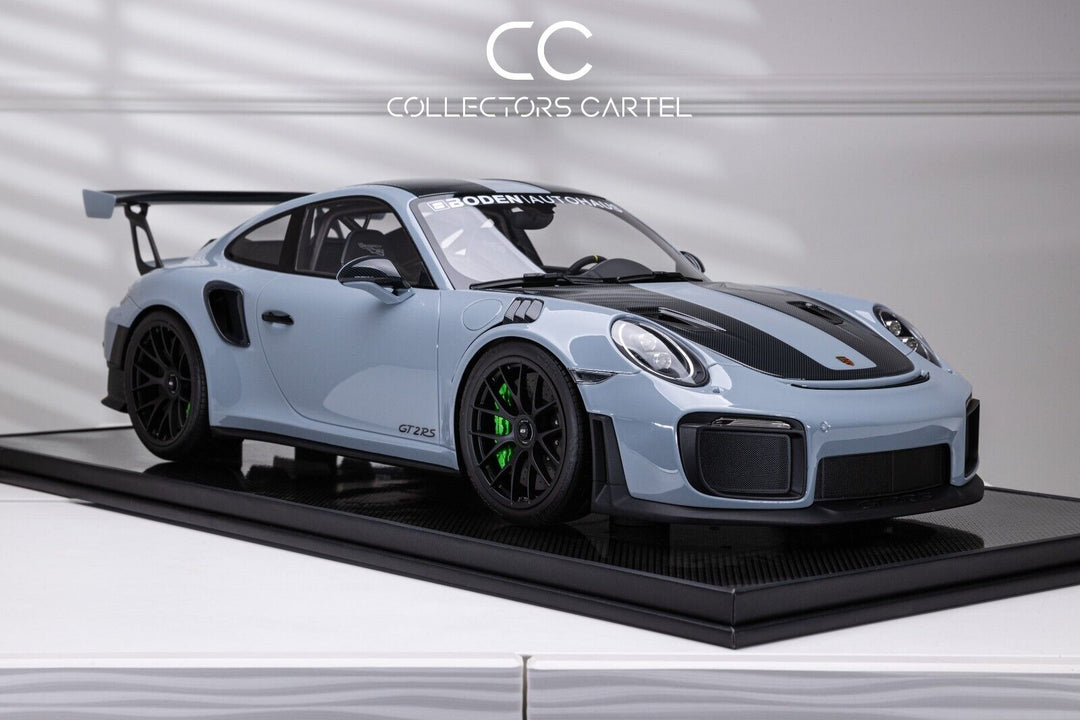 Porsche 911 GT2 RS (Chalk Gray) [Dino/+] 1:8 scale