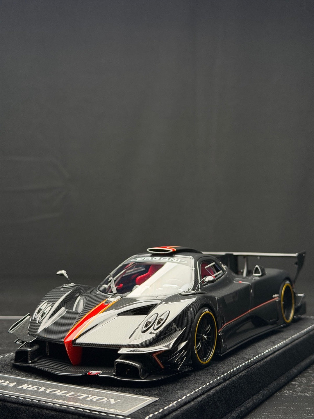 Pagani Zonda Revolution (Carbon Fiber/ Red Stripe) [Henson&Heaven] 1/18 scale