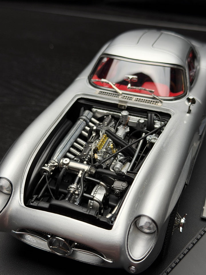 Mercedes-Benz 300 SLR Uhlenhaut (Silver/ Red Interior) [V8 Model] 1:18 scale
