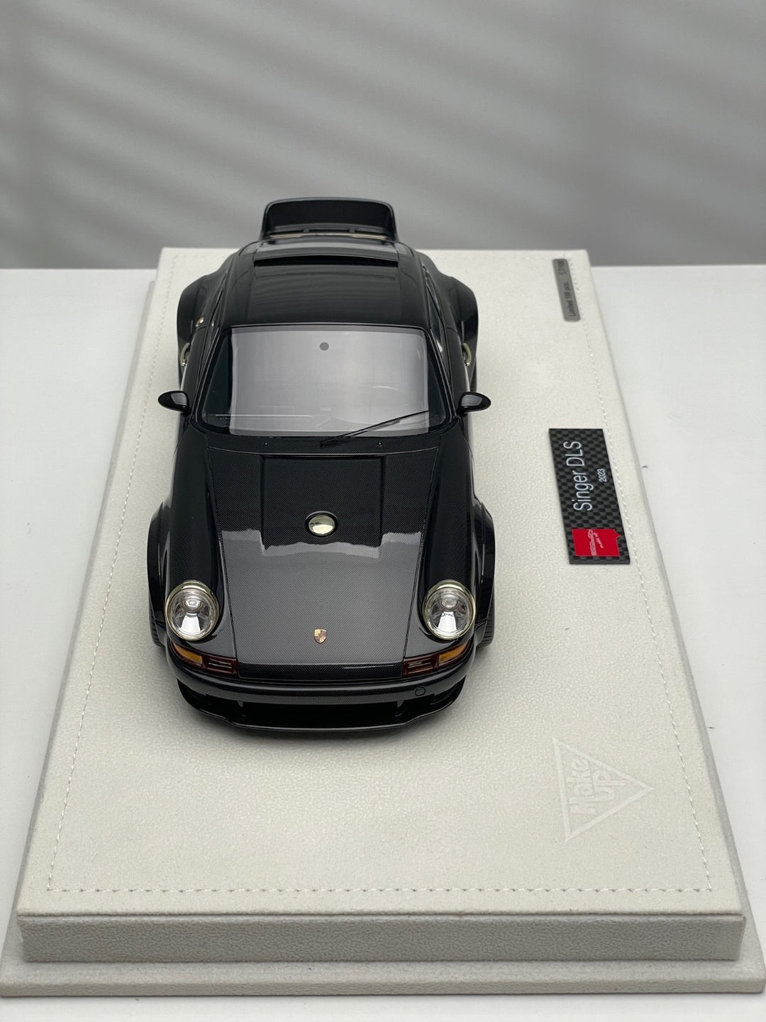 Porsche 911 Singer DLS (Gloss Carbon Fiber) [Make up Eidolon] 1/18 scale