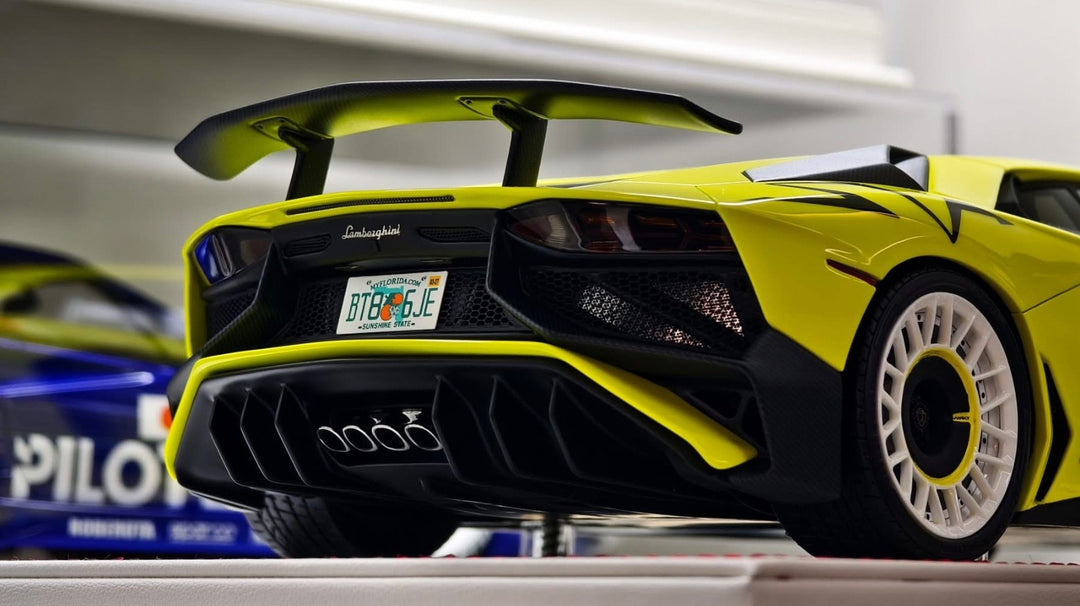 Lamborghini Aventador LP750-4 SV (Neon Yellow) [Davis & Giovanni] 1/18 scale