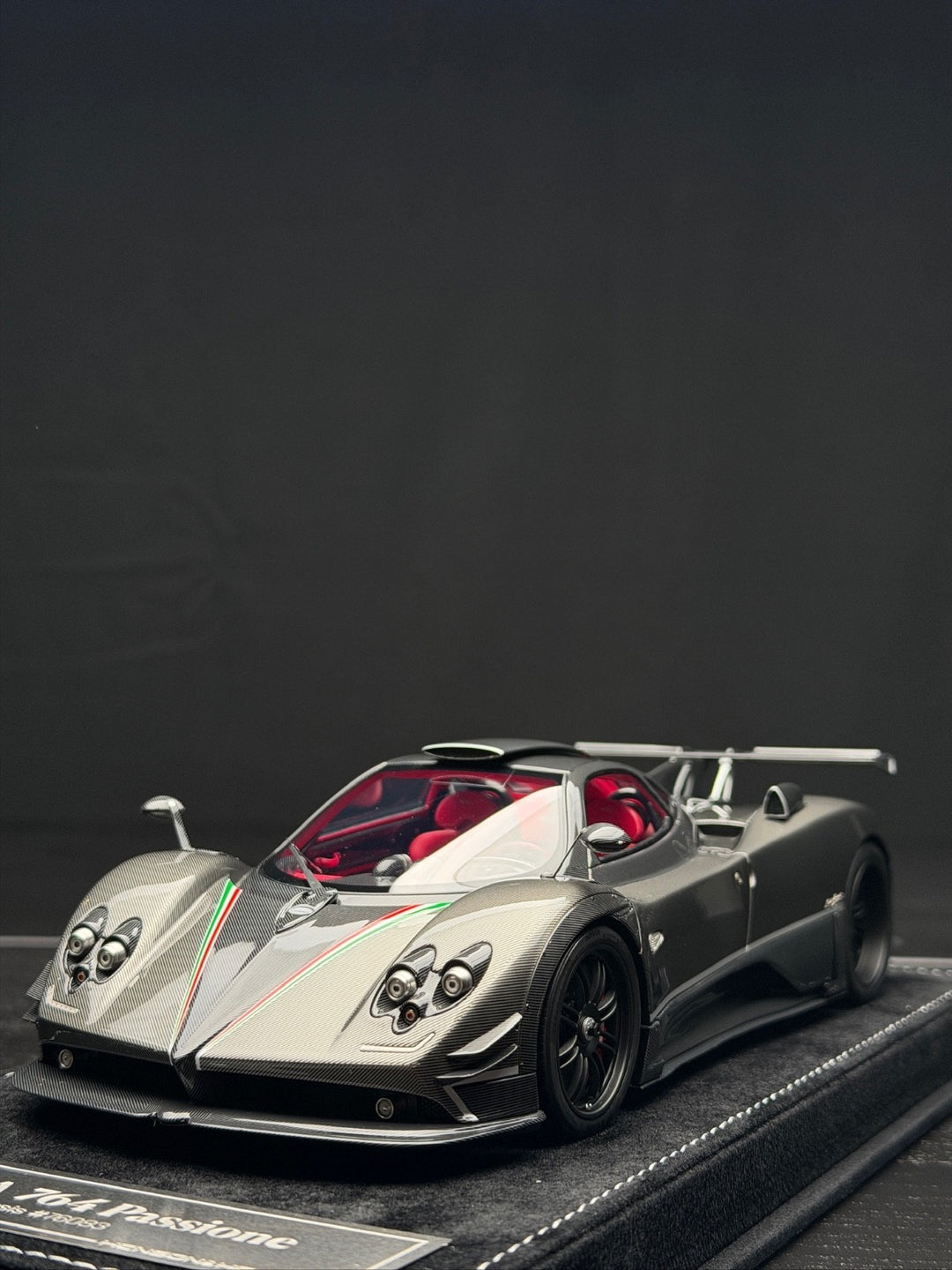 Pagani Zonda 764 Passione (Two Tone Carbon) [Henson&Heaven] 1/18 scale