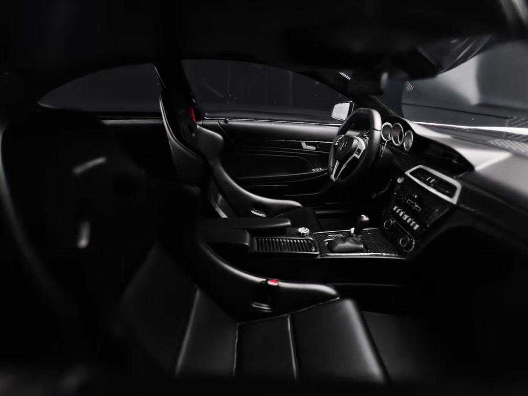 Mercedes-Benz AMG C63 Black Series (White) [Vehicle Art] 1/18 scale