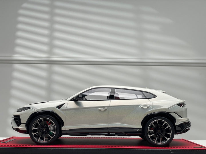 Lamborghini Urus (Fantasy White) [MR Collection] 1/18 scale