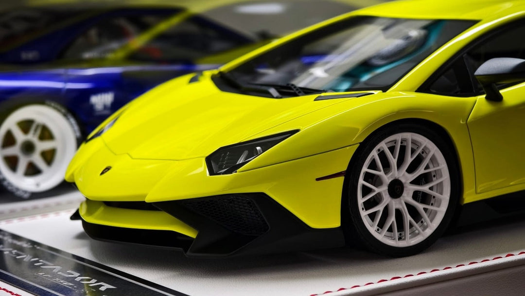 Lamborghini Aventador LP750-4 SV (Neon Yellow) [Davis & Giovanni] 1/18 scale