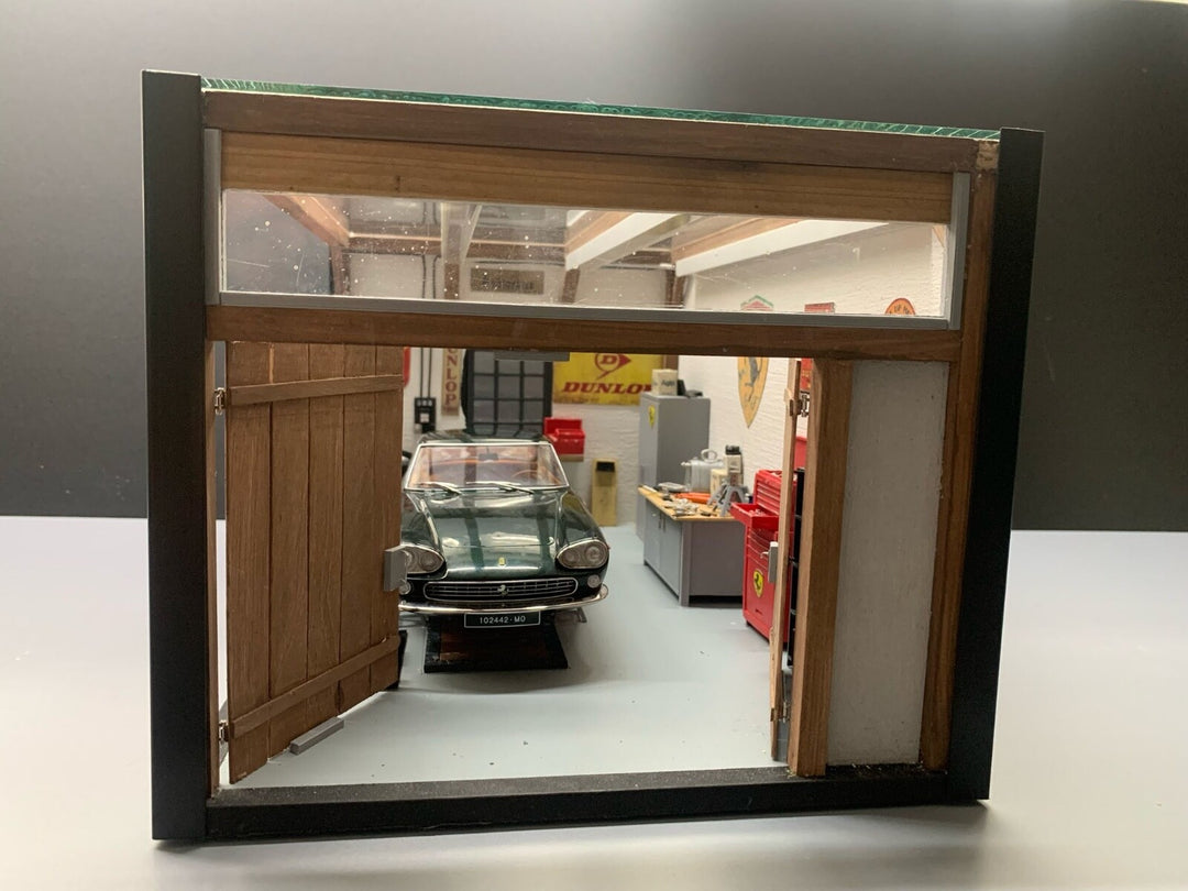 Classic Ferrari Garage Diorama with Lights [1:18 scale]