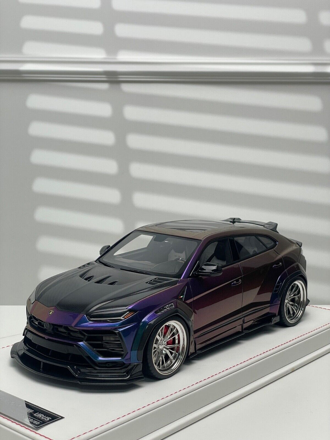 Lamborghini Urus Liberty Walk Kit (Chameleon) [IVY] 1/18 scale